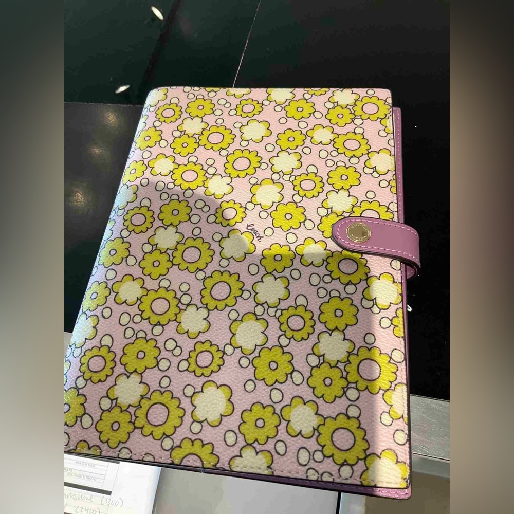 NWT！COACH NOTEBOOK WITH FLORAL PRINT (COACH CBM00)
IM/LILAC MULTI